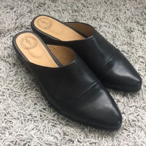 Black leather mules Seal of the Sutro